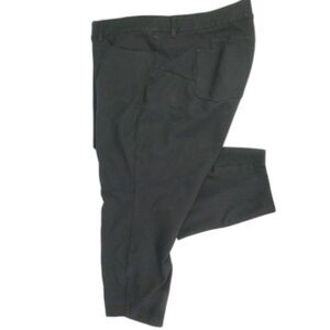 Torrid Womens Size 26R Black Pants Elastic Waist Flat Front Zipper Pockets Capri